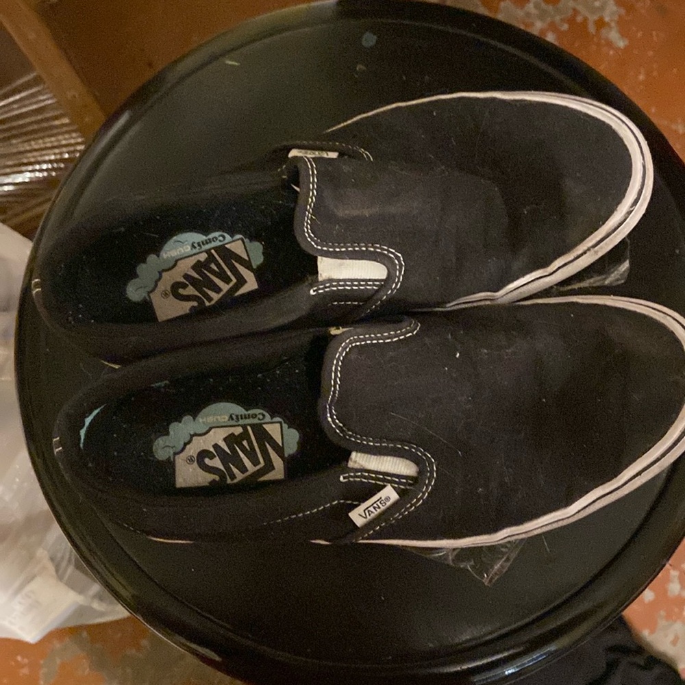 Slip on black and white Vans